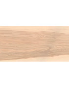 Mobiliario para hostelería realizado en madera de fresno europeo.